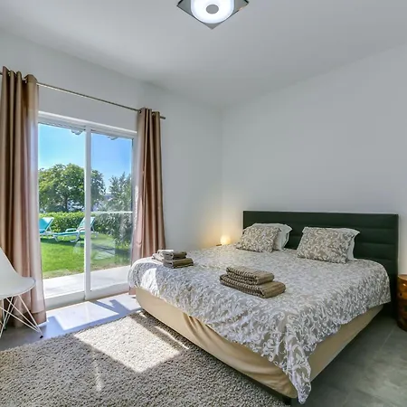 Luxury 3 Bedroom Apartment, Pool Garden Views Lägenhet Albufeira