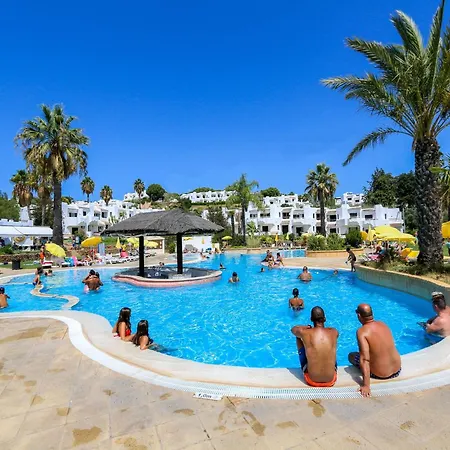 Luxury 3 Bedroom Apartment, Pool Garden Views *