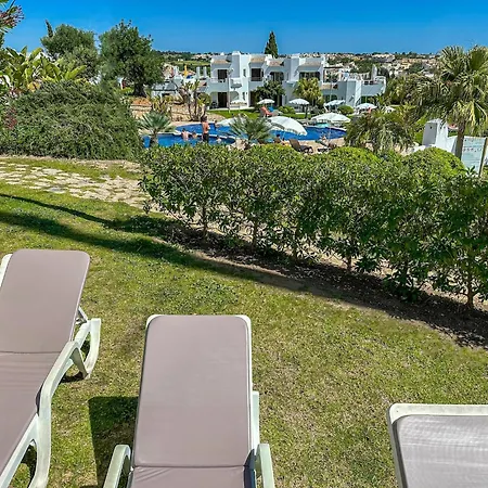 Luxury 3 Bedroom Apartment, Pool Garden Views