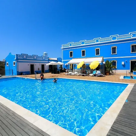 Luxury 3 Bedroom Apartment, Pool Garden Views Lägenhet *