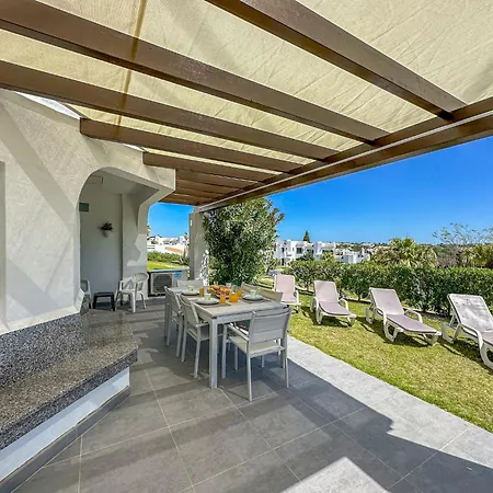 Luxury 3 Bedroom Apartment, Pool Garden Views *