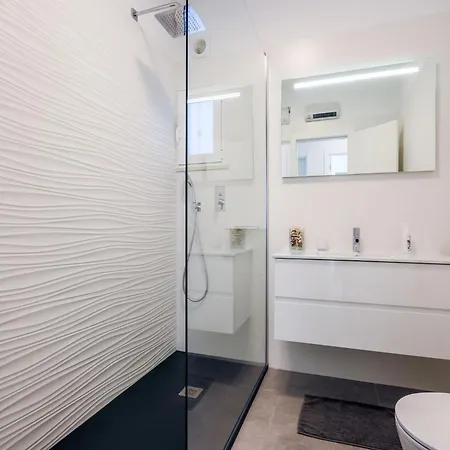 Luxury 3 Bedroom Apartment, Pool Garden Views شقة البوفيرا
