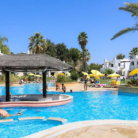Luxury 3 Bedroom Apartment, Pool Garden Views شقة