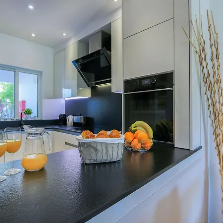 Luxury 3 Bedroom Apartment, Pool Garden Views * البوفيرا